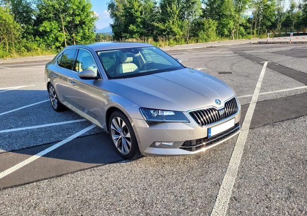 Skoda Superb cena 68000 przebieg: 268000, rok produkcji 2015 z Cieszyn małe 781